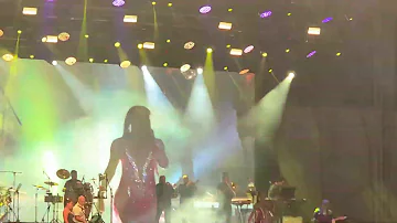 Mariana Seoane - Éscandalo (Live)
