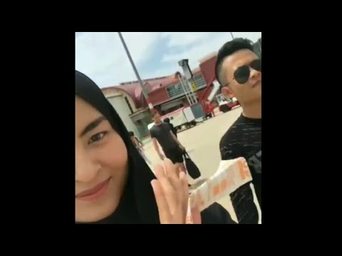 sweet-gila-wany-hasrita-paksa-tajul-lambai-tangan-kepada-peminat-dan-menyanyi-lagu-despacito-bersama