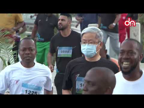 Video: Jinsi Wakimbiaji Wa Marathon Wanavyokimbia