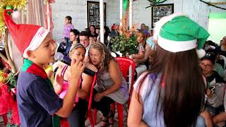 Cómo es una novena de aguinaldos en Colombia?