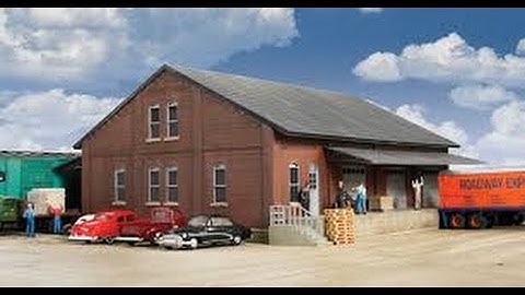 Walthers freight house/warehouse part 4