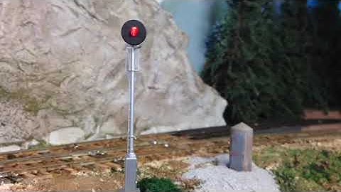 QuadLN_S Signal Board Driving a Searchlight Signal on the Tam Valley layout