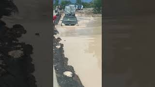 Nekatnya mobil inova terobos banjir, kalimantan tengah