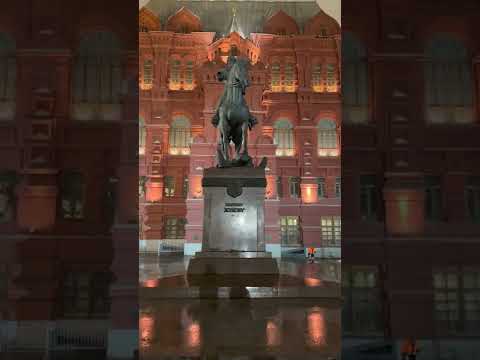 Video: Monumento a Zhukov. Monumentos en Moscú. Monumento al Mariscal Zhukov