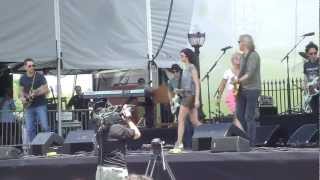 Little Big Town - Pontoon (Riverfront) (Live CMA Fest 2012)