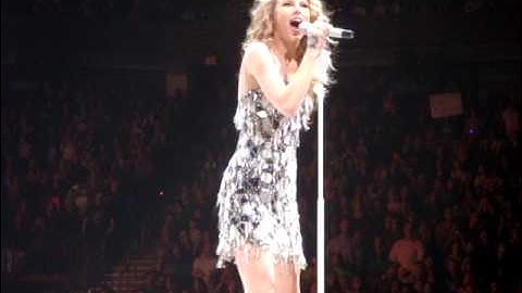Taylor Swift 2010 Fearless Tour "You belong to me"