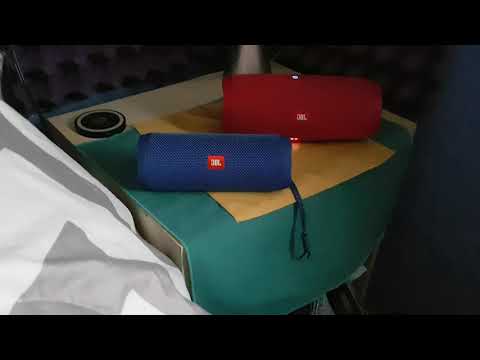 Video: ¿Puedo emparejar 2 altavoces JBL Flip 4?