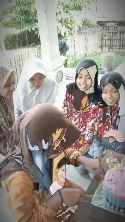 ultah nya pas hari qurban dan paschari ultah temenku 6g satunya lagi 😀