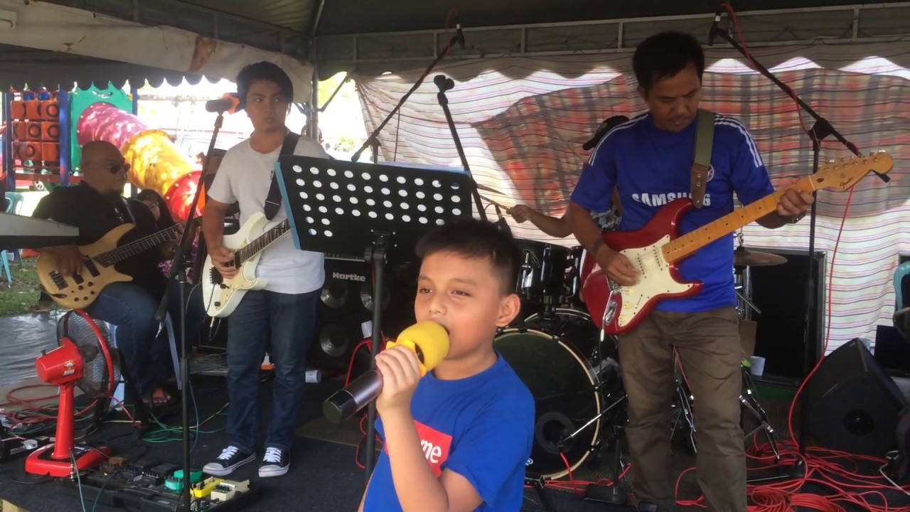 Projector Band - Sudah Ku Tahu Cover by Alif & Touching Buskers - YouTube