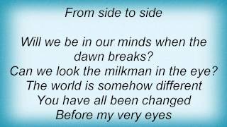 Crowded House - Walking On The Spot Lyrics