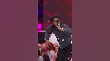 Thumbnail of Shaboozey Performs "A Bar Song (Tipsy)" to 80,000 People in London