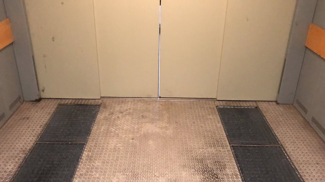 Autoaufzug Kleindienst* im Parkdeck Am Wall 14 Hamburg