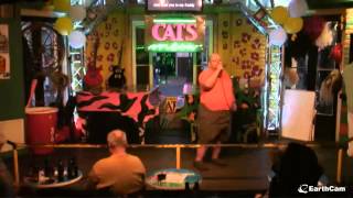Mr. Nugget sings karaoke at The Cats Meow -- OutKast - Hey Ya!