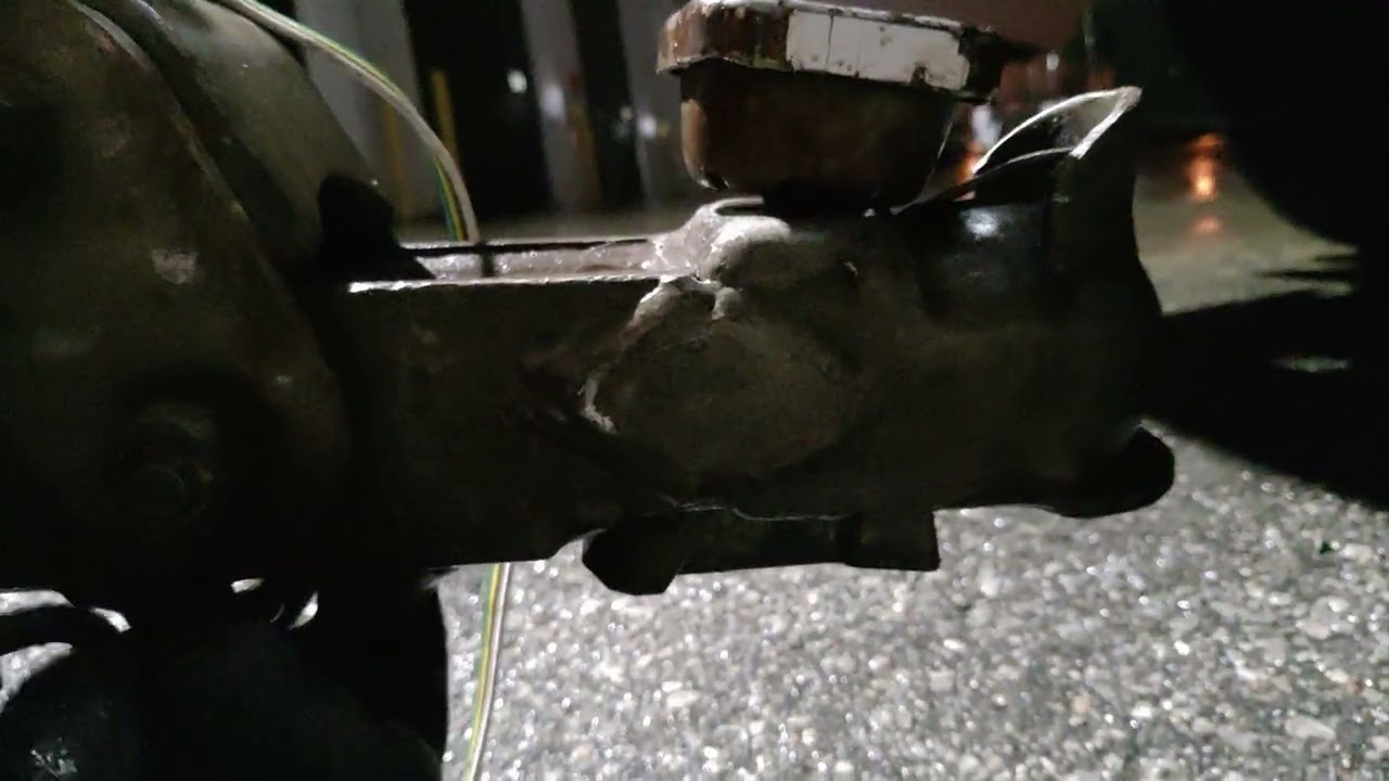 Unhitching a U-Haul Trailer / Getting Cargo Trailer Off Ball Hitch Mount / How To