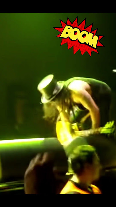 SLASH ATTACKED ON STAGE - Guns N Roses Concert Milano Axl Rose during Sweet Child Of Mine #shorts
