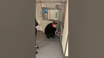 Обучение у стюардесс Emirates