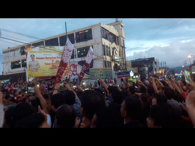 Wow Keren Presiden Jokowi Hebohkan Pusat Kota Tomohon class=