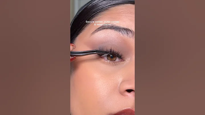 How to apply lashes under the lash line 🖤 #eyemakeup #lashes #makeuptutorial #makeup e