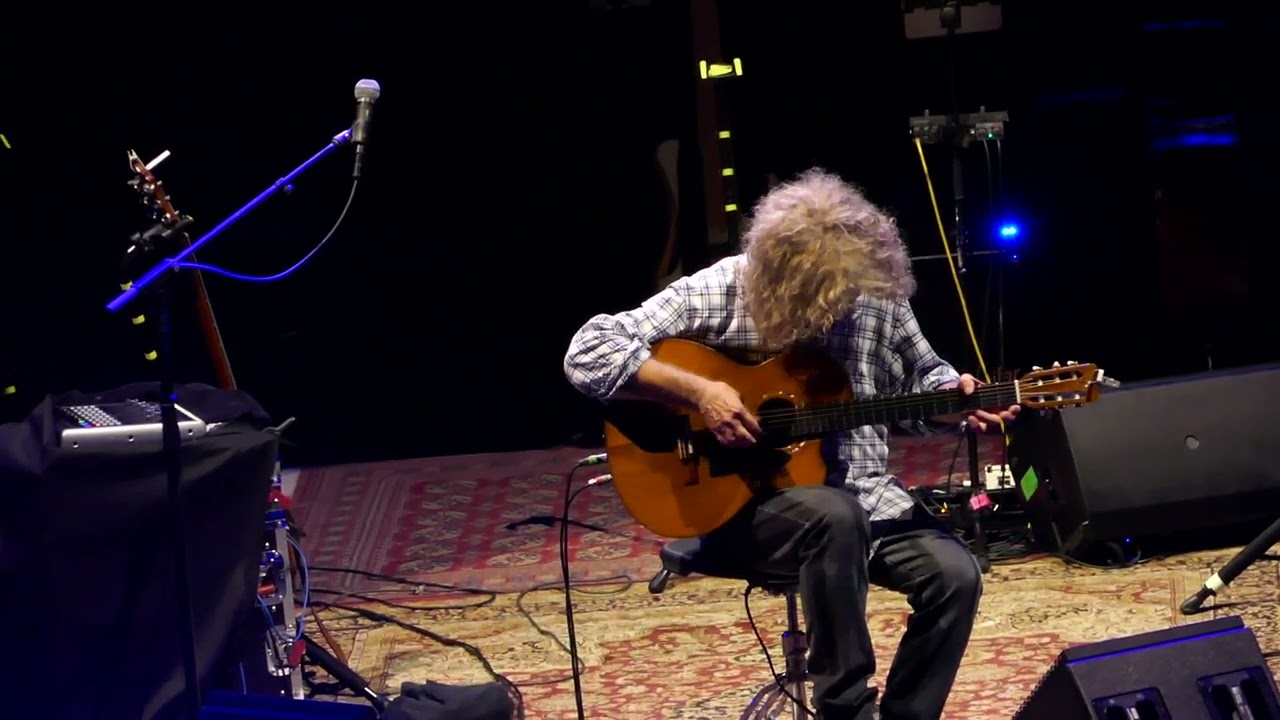 The Gathering Sky - Pat Metheny Group (Live) - YouTube