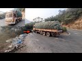 Dangerous Driving on 14 Wheeler Truck With Low Vacuum Brake in Down Hills