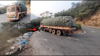 Dangerous Driving on 14 Wheeler Truck With Low Vacuum Brake in Down Hills