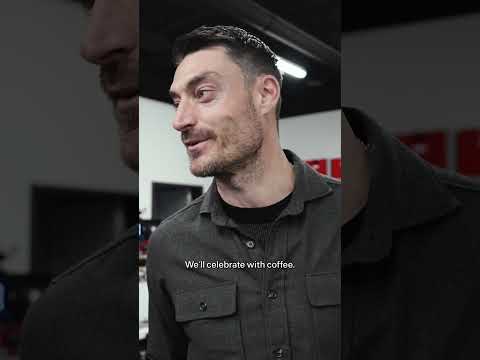 🎥 𝐛𝐞𝐡𝐢𝐧𝐝 𝐭𝐡𝐞 𝐬𝐜𝐞𝐧𝐞𝐬 with Albert Riera! #bundesliga #eintracht #sge