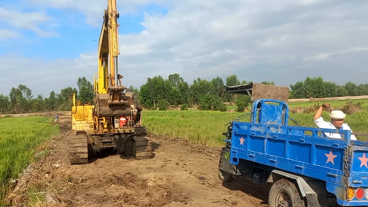 xe ba gác chở đất