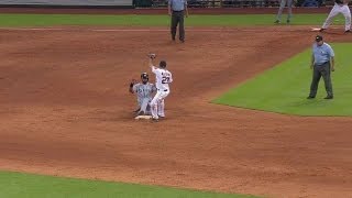 SEA@HOU: Villar, Altuve combine for force at second