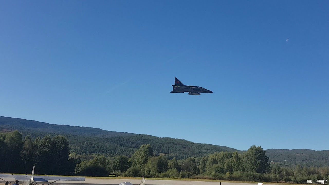 Telemark Airshow Arrival AJ 37 Viggen YouTube