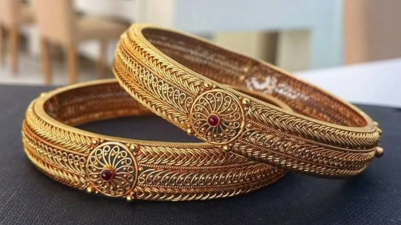 Gold Bangles Design For Women: हर लुक को परफेक्ट बनाने के लिए बेस्ट हैं ये देखिए लेटेस्ट डिजाइन