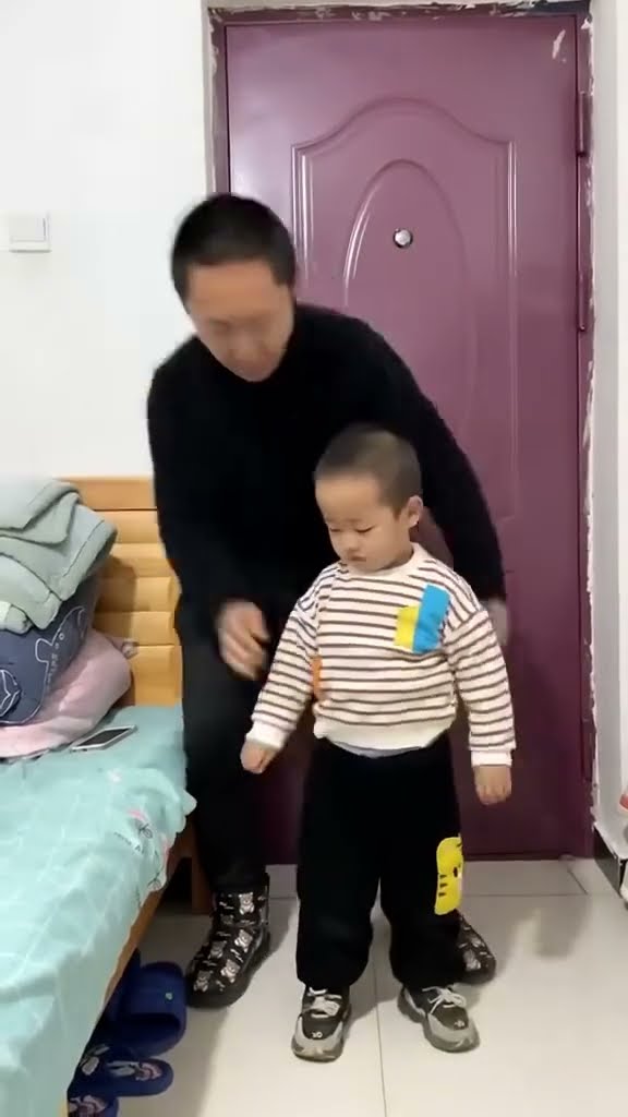 有一种冷是奶奶觉得冷，猜猜到底给米宝穿了多少层！#Cute baby#Cute#呆萌小米宝#聪明宝宝#萌娃