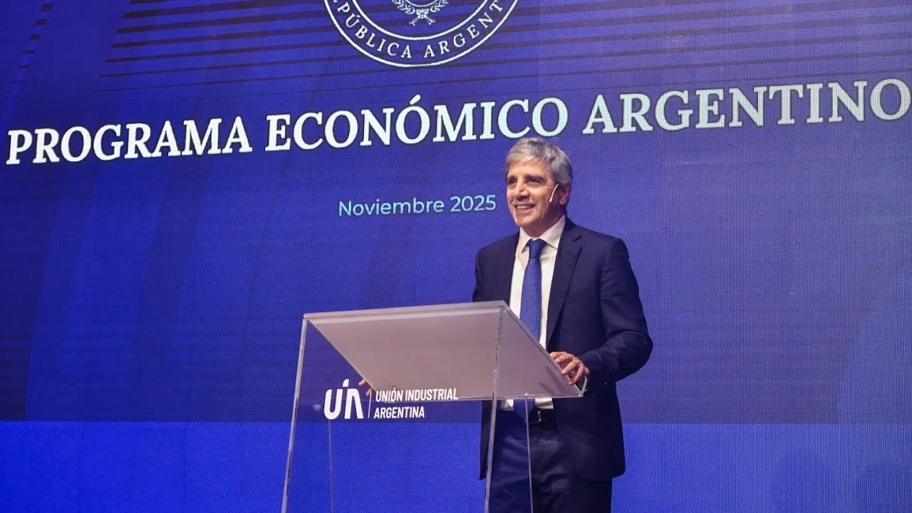 El Ministro de Economía, Luis Caputo, en la 31º Conferencia Industrial organizada por la UIA.