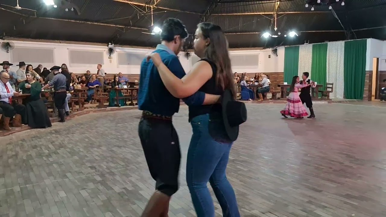 Baile de rodeio com Tchê Barbaridade no C.T.G General Bento Gonçalves da Silva  Cristal/RS  Fev/2026