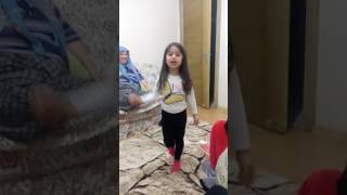 İstiklal Marşını En Güzel Okuyan 5 Yaşındaki Güzel Kız