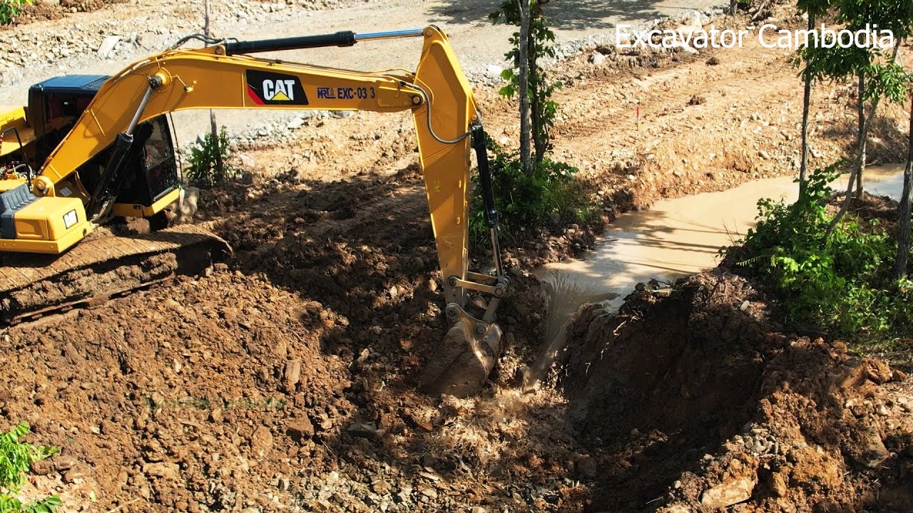 Cat 320 GC Excavator Digging Dirt Building Drainage - Hyundai Excavator ...