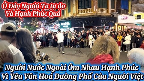 Người Nước Ngoài Ôm Nhau Hạnh Phúc Vì Yêu Văn Hoá Đường Phố Của Người Việt 