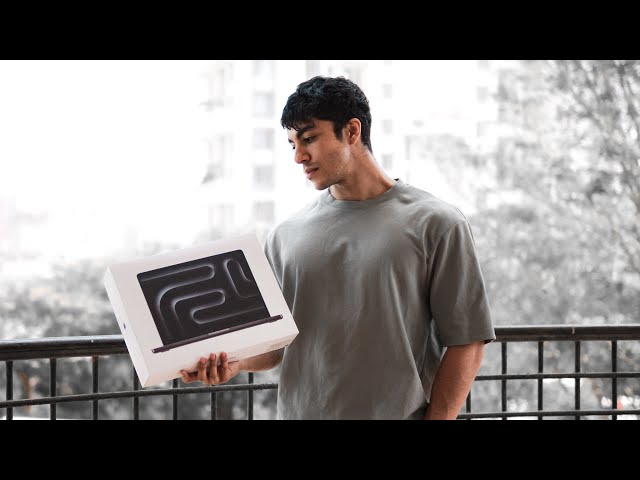 MacBook Pro M4 Unboxing - YouTube