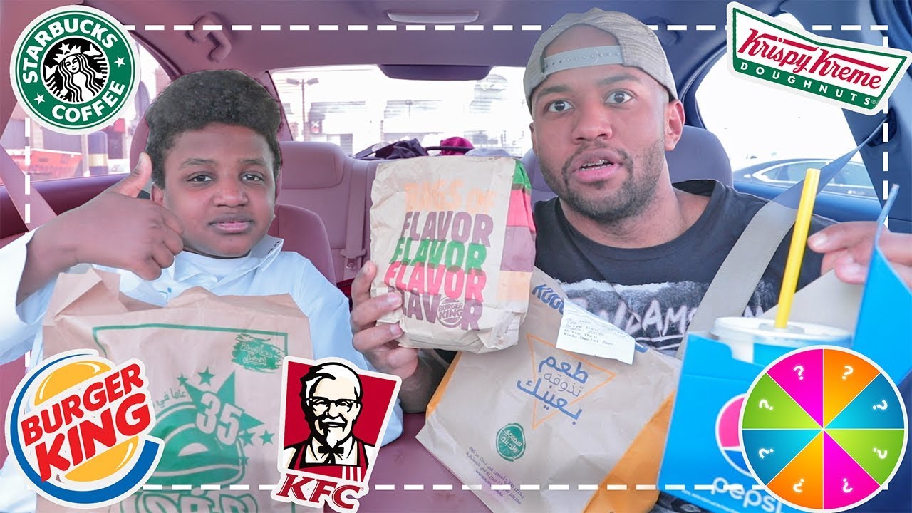 تحدي السيارة اللي قدامي تحدد اكلي لمدة 24 ساعة مع اخوي الصغير !! 