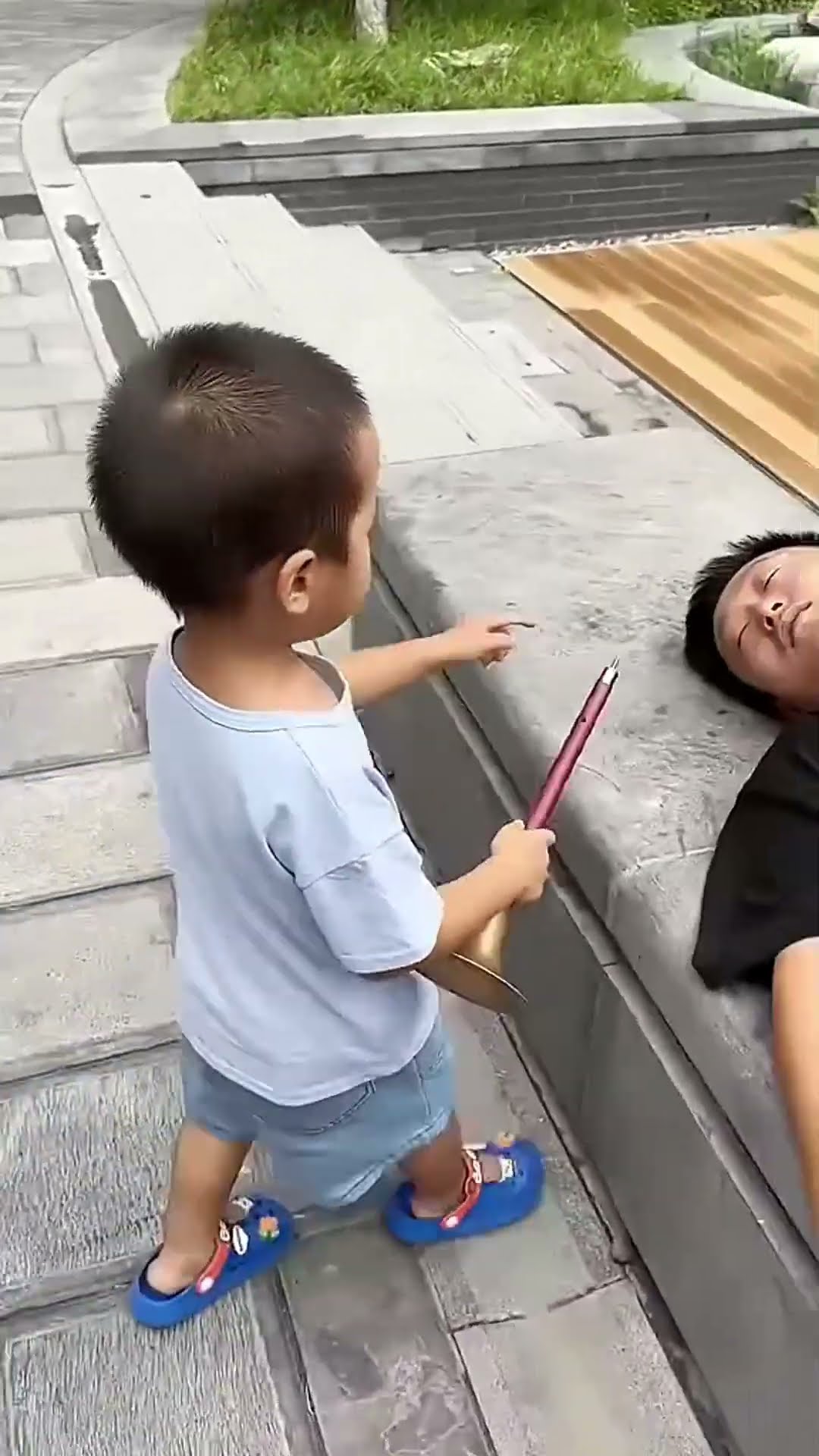 爸爸又睡着了，好好吹喇叭！#Cute baby#Cute#呆萌小米宝#聪明宝宝#萌娃