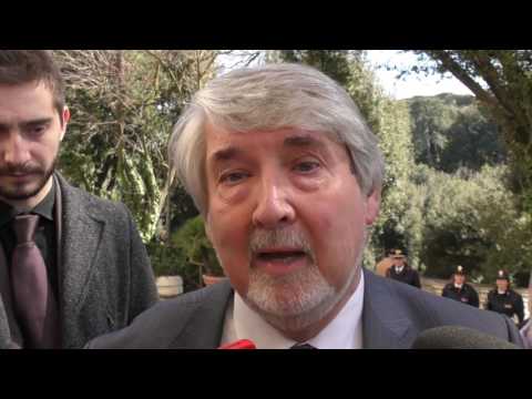 Operaio licenziato, Poletti;