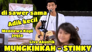 Di Samperin adik kecil - MUNGKINKAH - STINKY (LIRIK) LIVE AKUSTIK Di MENOEWA KOPI JOGJA