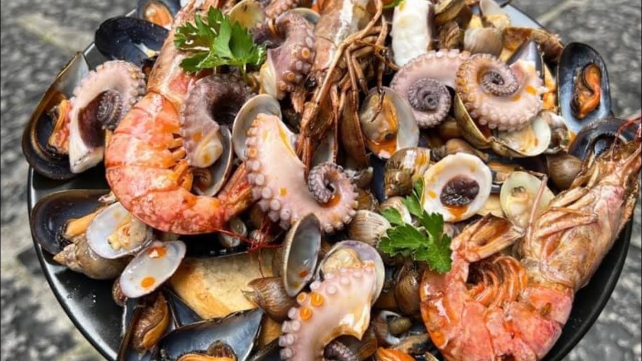 Zuppa di cozze napoletana del Giovedì Santo Maundy Thursday Neapolitan mussel soup  #Italian