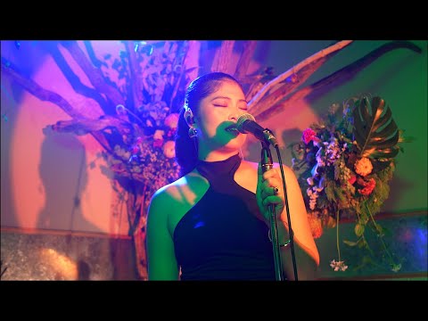 MoMo Woman Live Session