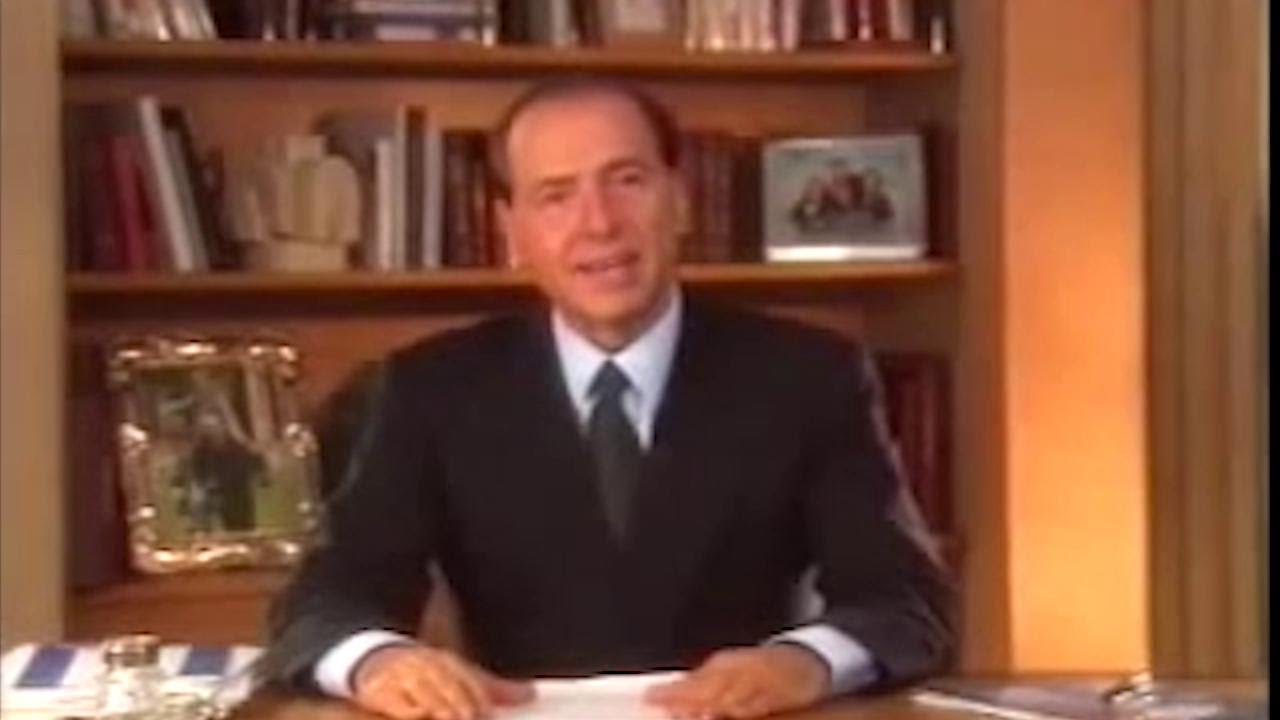 Auguri Di Natale Berlusconi.Fine Anni 90 Gli Auguri Di Silvio Berlusconi Alle Soglie Del Nuovo Millennio Booble