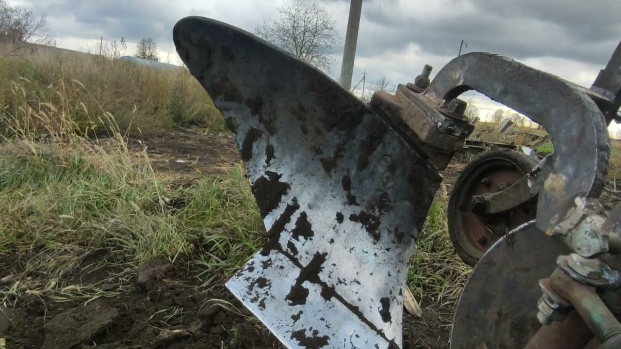 Трішки осінньої оранки кінним плугом і саморобним мінітрактором з бензиновим двигуном 7сил (КВ-4)...