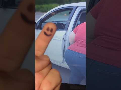 Finger the Puppet tells a Yo' Mamma Joke # 4