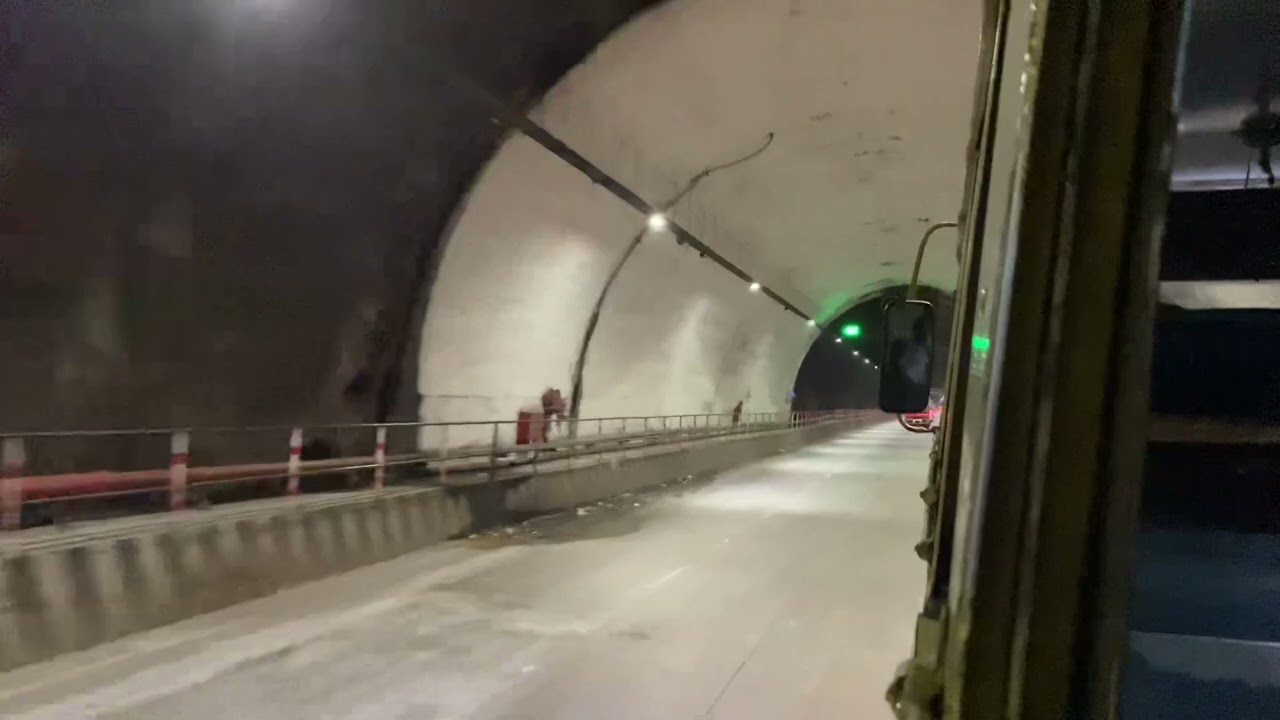 KSRTC Superfast Bus High Speed Run through Kuthiran Tunnel