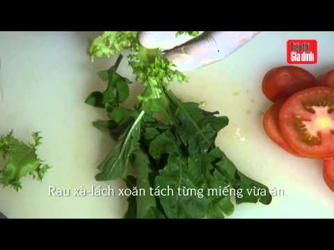 Video: Cách Làm Salad Với Gà, Cà Chua, Phô Mai Và Bánh Mì Nướng