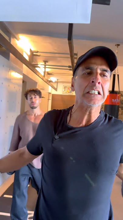 HILARIOUS 🤣 fun #banter between #akshaykumar & #tigershroff 🔥 #bademiyanchhotemiyan #shorts