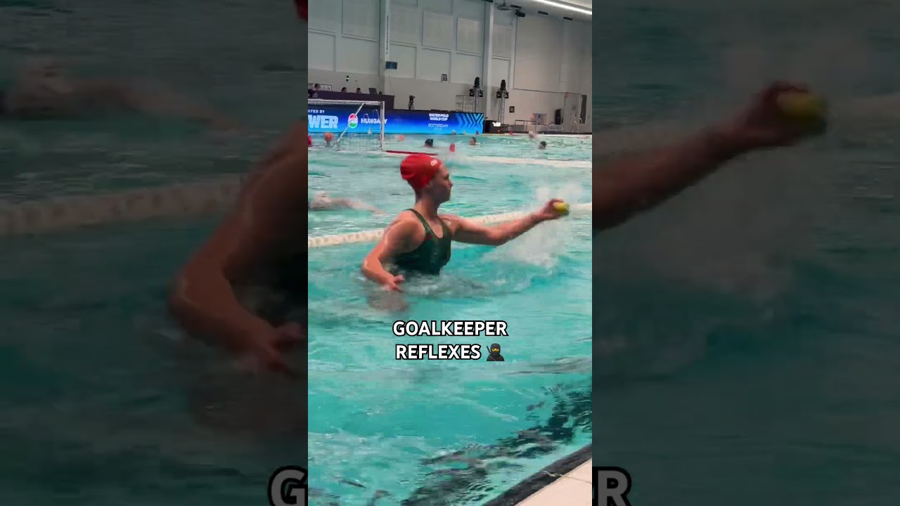 Quick reflexes are needed 🎾 #worldaquatics #waterpolo #reflexes #goalkeeper #practice #training